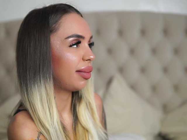 AprilHadid live cam on BongaCams