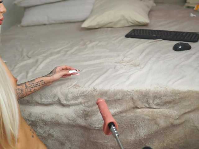 AprilHadid's BongaCams show and profile