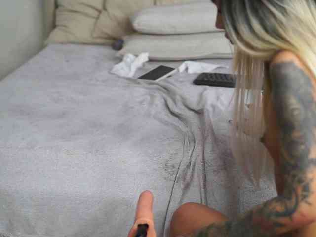 AprilHadid webcam