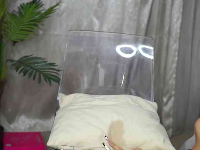 AprilHadid webcam