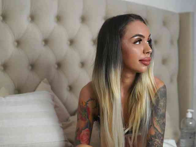 AprilHadid webcam