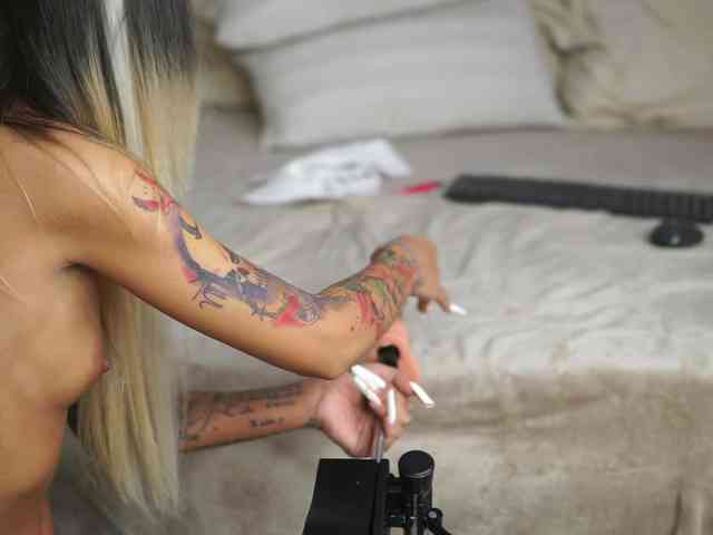 AprilHadid