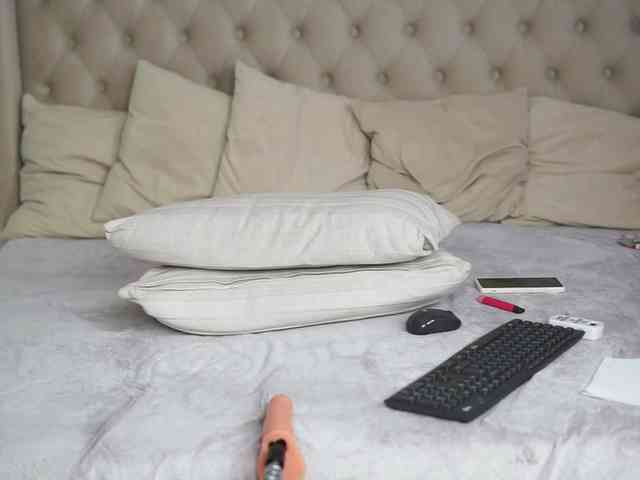 AprilHadid webcam