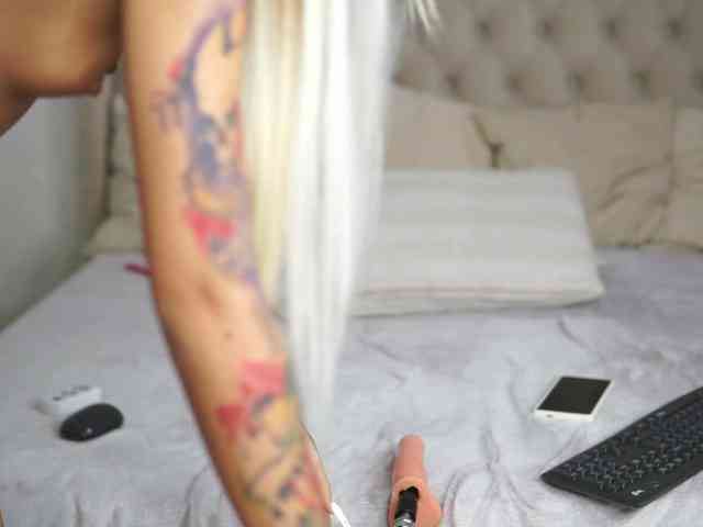 AprilHadid webcam