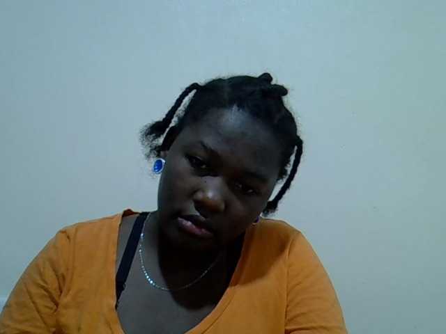 Queendee1 live cam on BongaCams