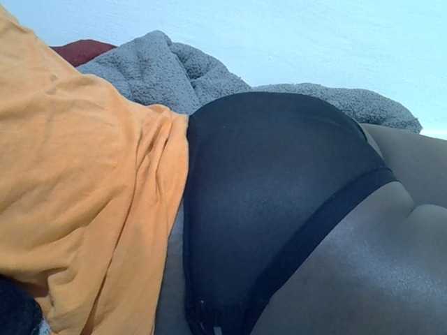 Queendee1 live cam on BongaCams