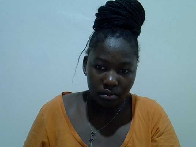 Queendee1 live cam on BongaCams