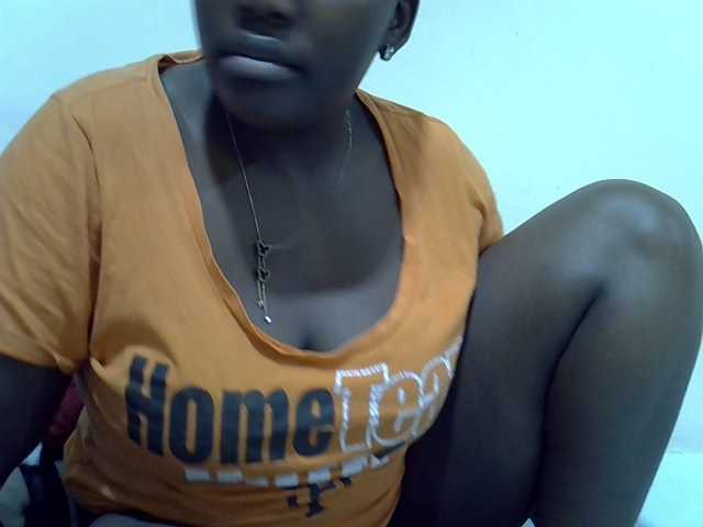 Queendee1 live cam on BongaCams