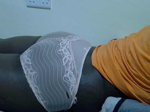 Queendee1 live cam on BongaCams
