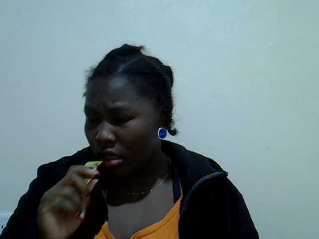 Queendee1 live cam on BongaCams