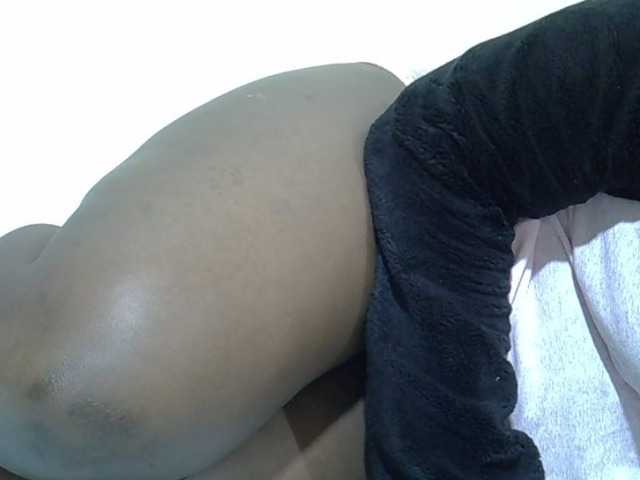 Queendee1 live cam on BongaCams