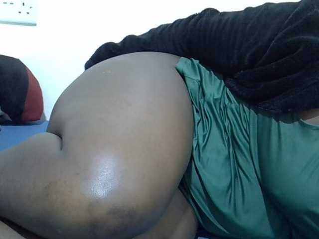 Queendee1 live cam on BongaCams