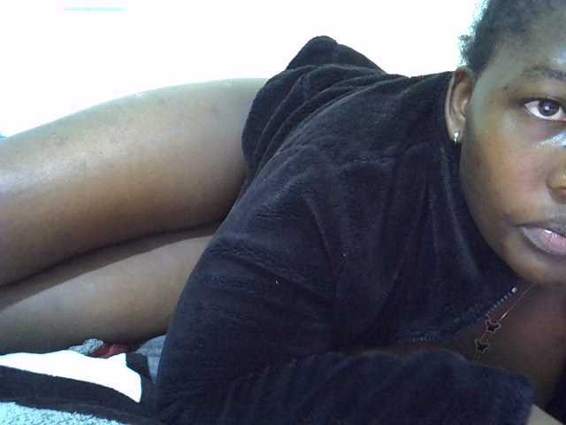 Queendee1 live cam on BongaCams