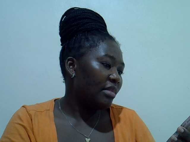Queendee1 live cam on BongaCams