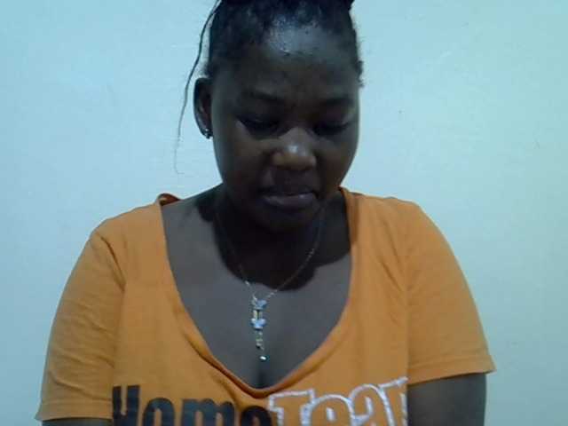 Queendee1 live cam on BongaCams