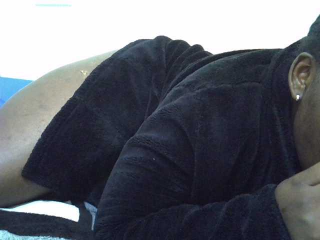 Queendee1 live cam on BongaCams