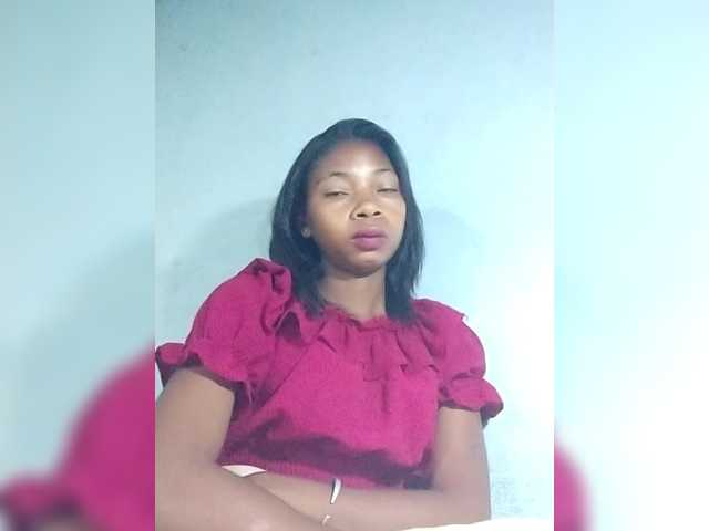 le modèle Randixo699 est en webcam porno dans un show sur le site bongacams, il possède les tags suivants: Ebony,Brunette,Shaved