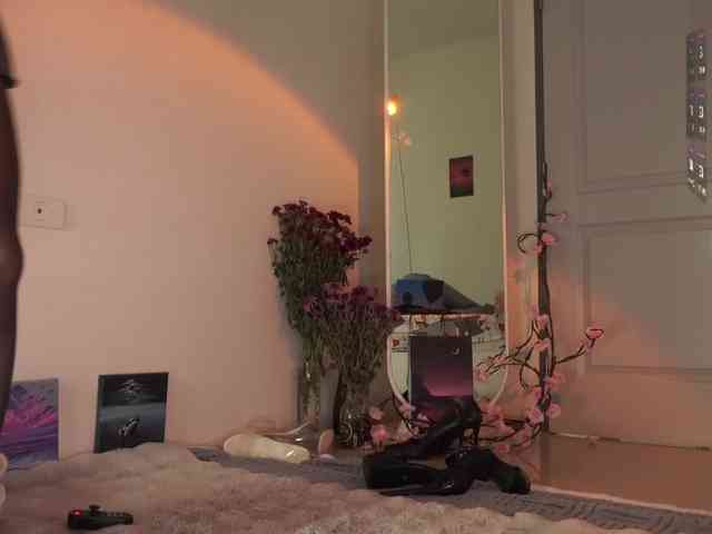 LilluCooper webcam