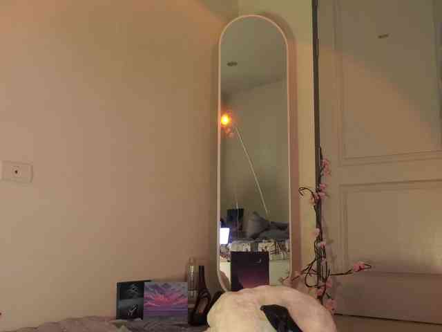 LilluCooper webcam