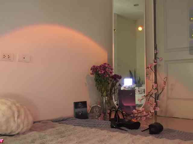 LilluCooper webcam