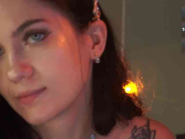 LilluCooper webcam