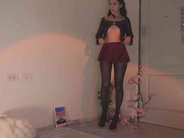 LilluCooper webcam