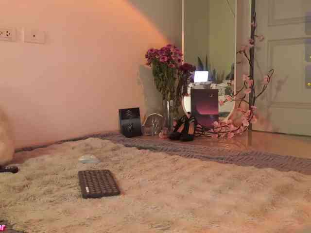 LilluCooper webcam