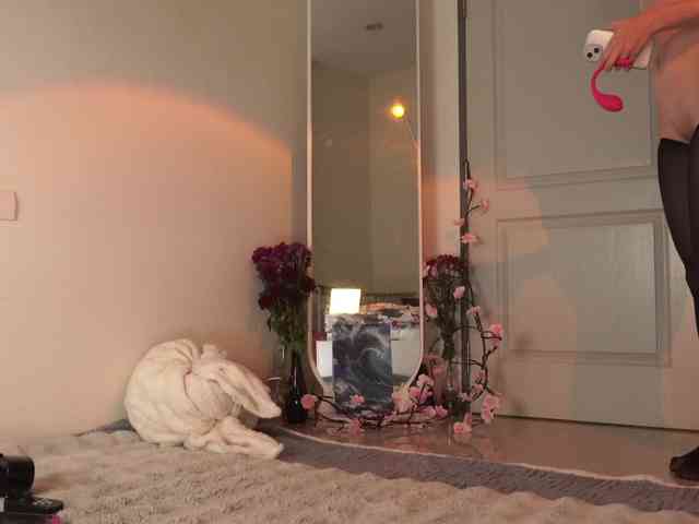 LilluCooper webcam