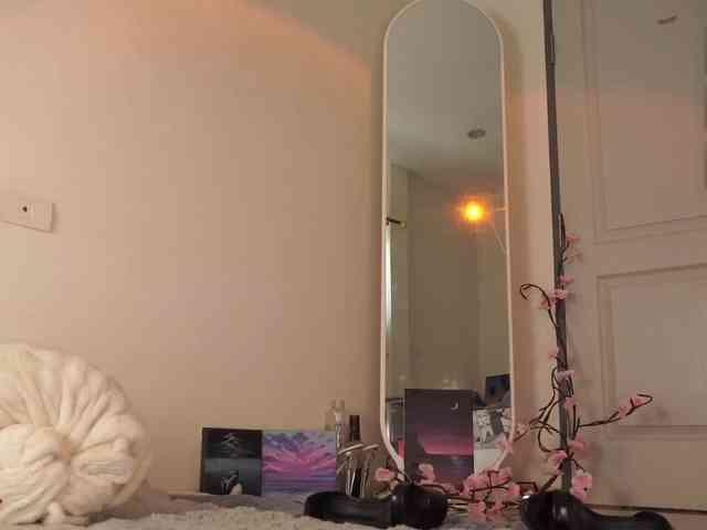 LilluCooper webcam