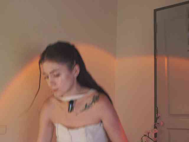 LilluCooper webcam