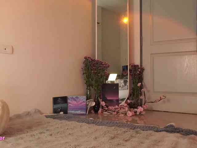 LilluCooper webcam