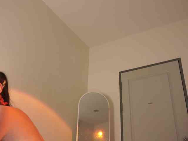 LilluCooper webcam