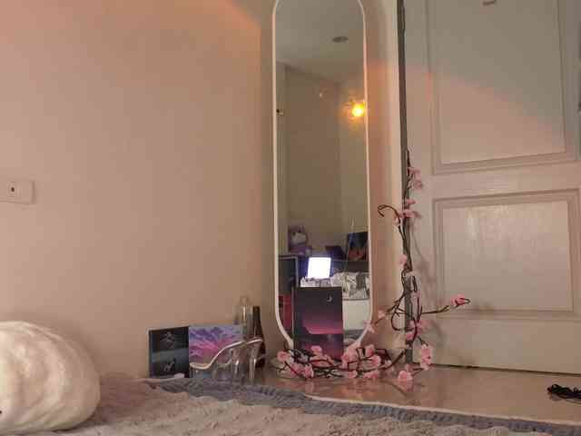 LilluCooper webcam