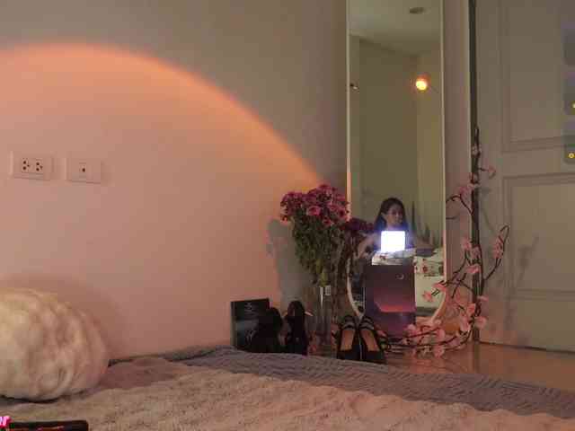 LilluCooper webcam