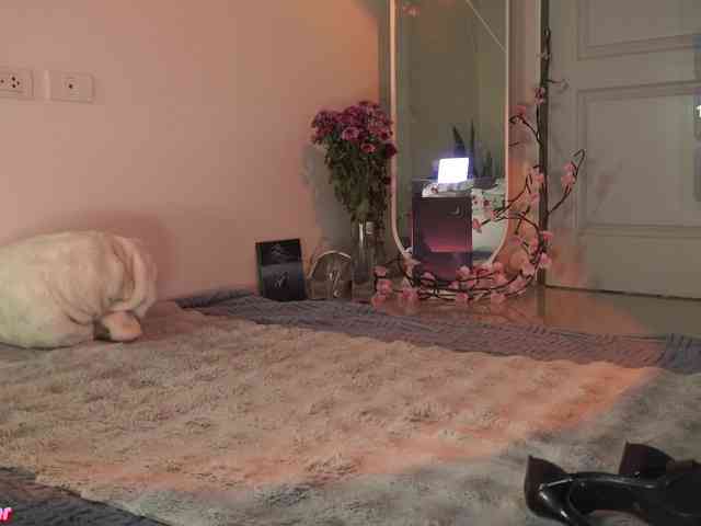 LilluCooper webcam