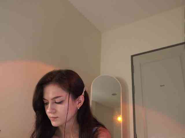 LilluCooper webcam
