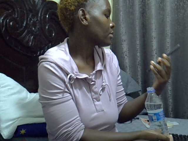 Pretty-amber72 live cam on BongaCams