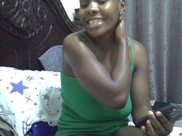 Pretty-amber72 live cam on BongaCams