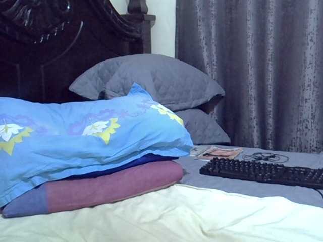 Pretty-amber72's BongaCams show and profile