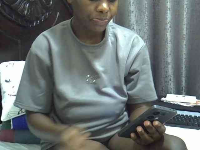 Pretty-amber72 webcam