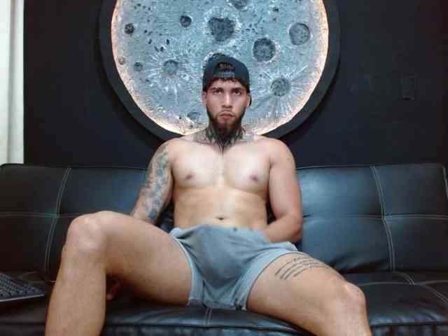 Kobefitness Live Webcam on BongaCams