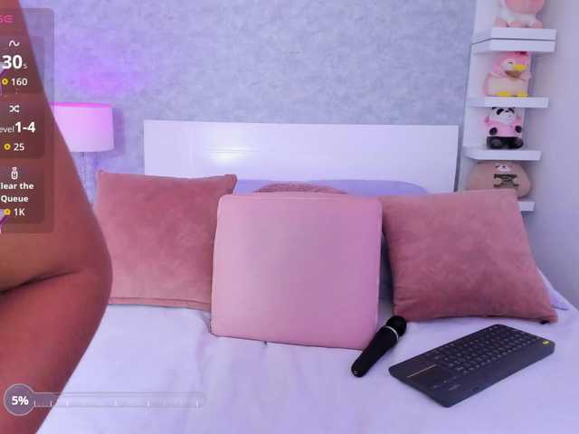 HelenMartin live cam on BongaCams
