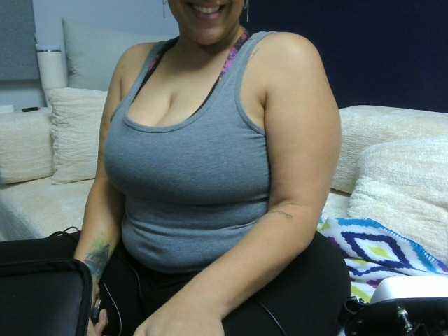 quecosatanrica live cam on UnifiedCams