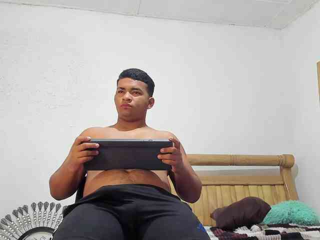 mathews Live Webcam on BongaCams