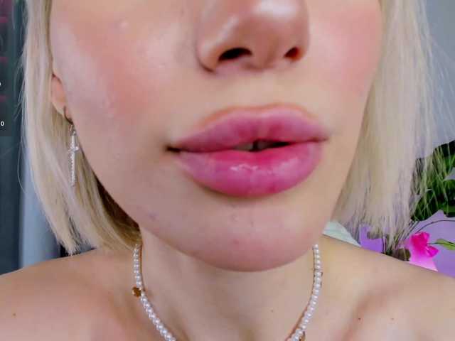 IceStrawberry's BongaCams show and profile