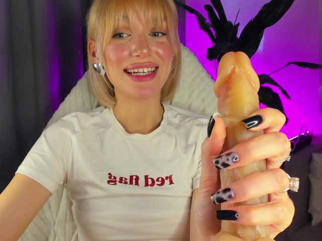 IceStrawberry live cam on BongaCams
