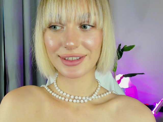 IceStrawberry live cam on BongaCams