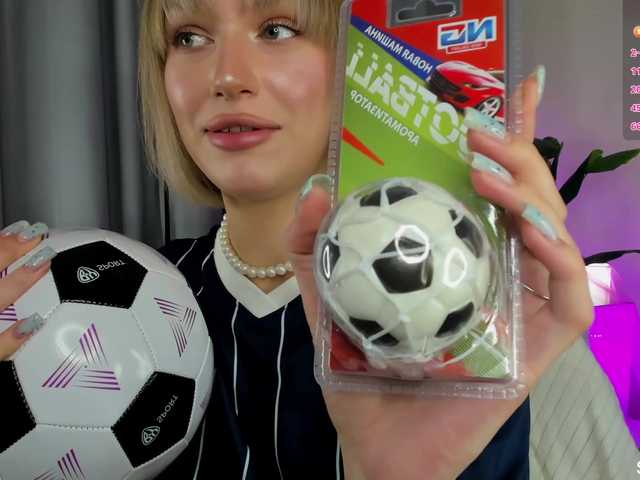 IceStrawberry live cam on BongaCams