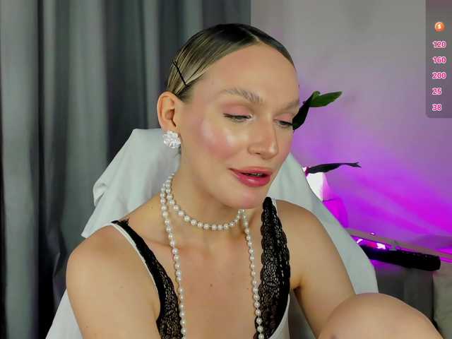 IceStrawberry live cam on BongaCams