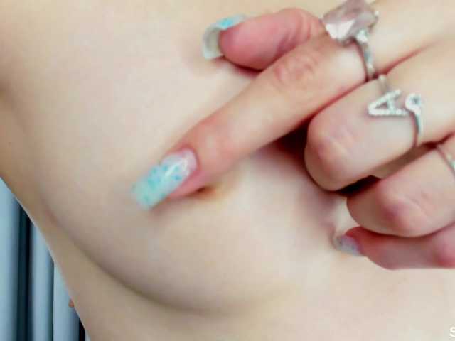 IceStrawberry live cam on BongaCams